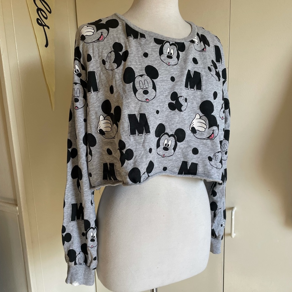 Disney shirt or thin sweatshirt long sleeve Mickey Mouse Disneyland Soft stretch